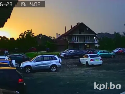 PARKING AERODROM TUZLA- Sukii