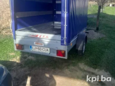 Iznajmljivanje auto prikolice cjepača i agregata 065716031